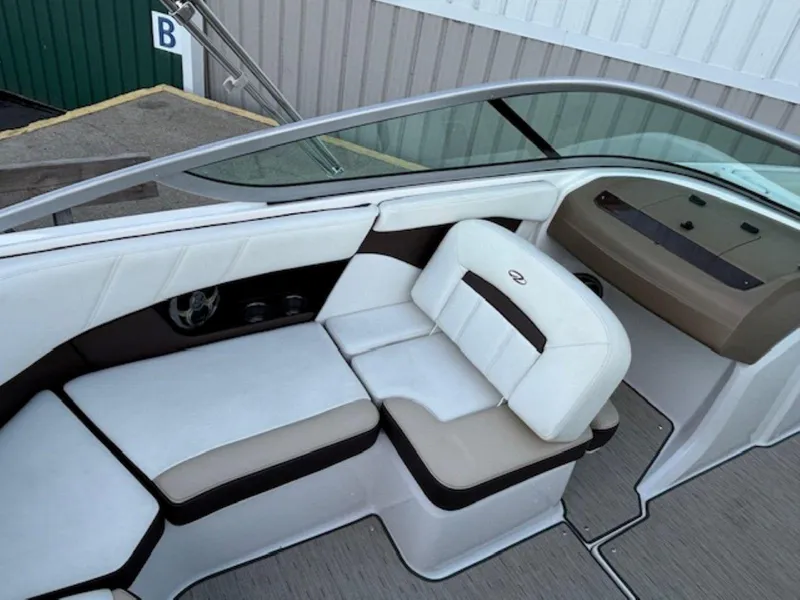 Slide: The Image of Interior of a 2015 Regal 2000 ES boat with white and beige seating. - 22