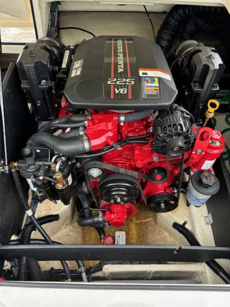 Slide: The Image of 2015 Regal 2000 ES boat engine, V6, 225 horsepower, detailed view. - 25