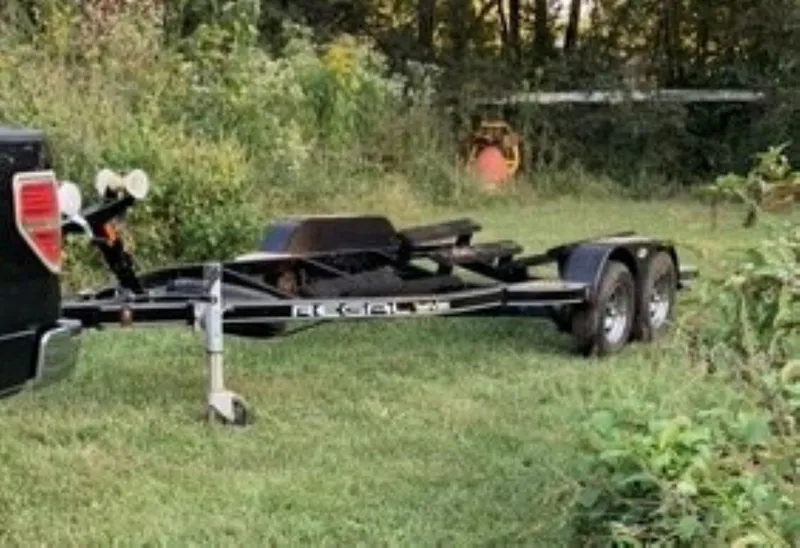 Slide: The Image of Trailer for Regal 2000 ES, 2015 model, parked on grass near trees. - 29