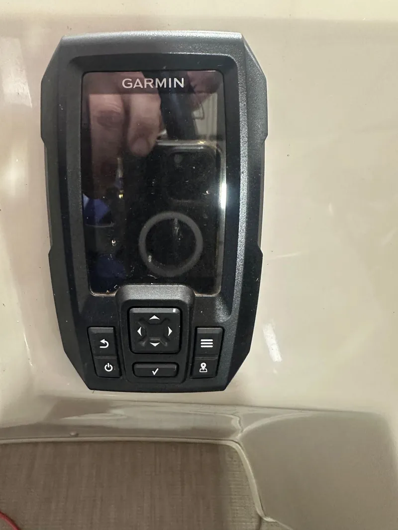Slide: The Image of Garmin device installed on 2018 Bennington 21 SSRCX Premium boat dashboard. - 10
