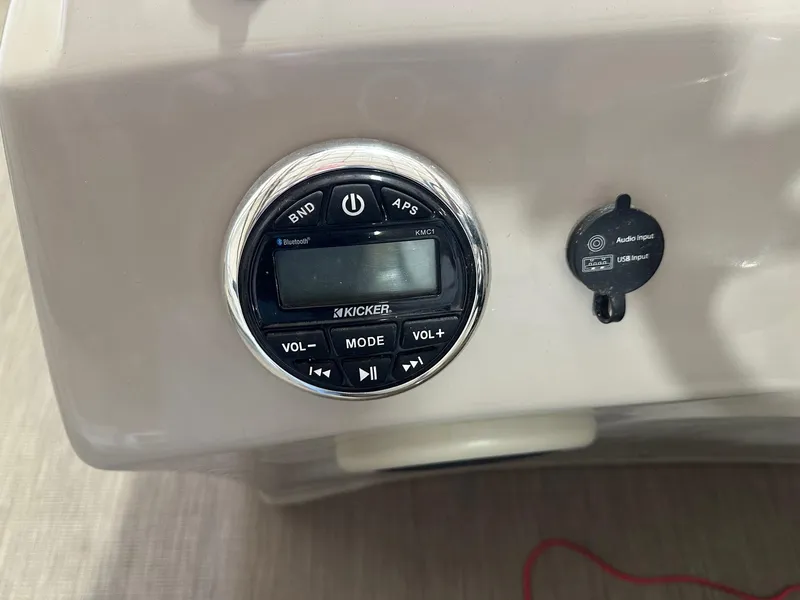 Slide: The Image of 2018 Bennington 21 SSRCX audio control panel with Kicker stereo and USB input. - 11
