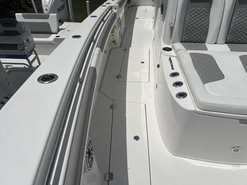 Slide: The Image of Caymas 34 CT 2024 - 3