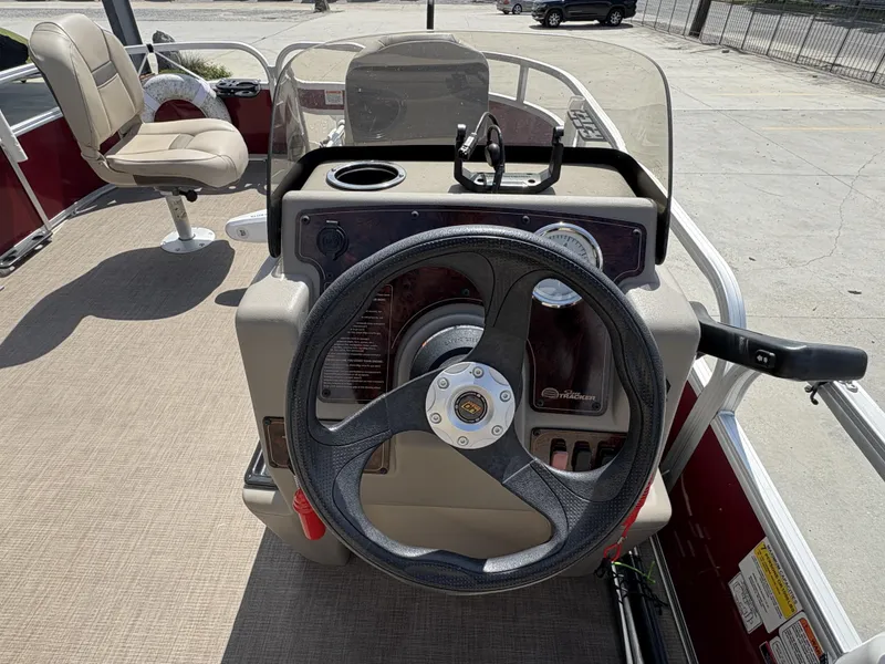 Slide: The Image of Sun Tracker Bass Buggy 16 XL 2023 - 10