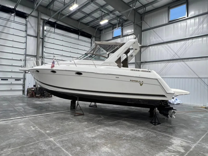 Slide: The Image of 2000 Formula 31 PC boat in a spacious indoor storage facility. - 3