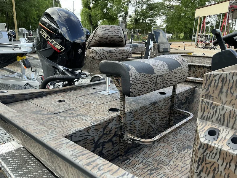 Slide: The Image of 2025 Xpress Hyper-Lift Bay Series 210 BAY-175 HP boat with camo design and powerful engine. - 4