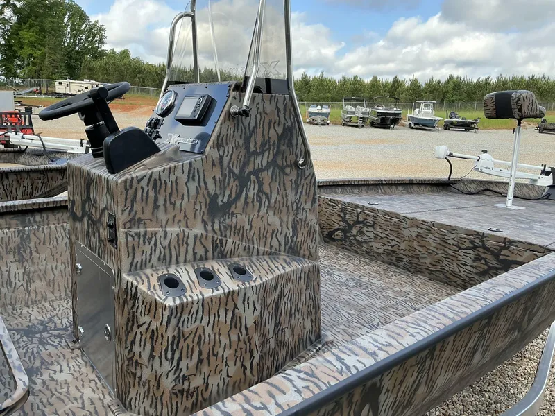 Slide: The Image of 2025 Xpress Hyper-Lift Bay Series 210 BAY-175 HP boat with camo design and control console. - 6