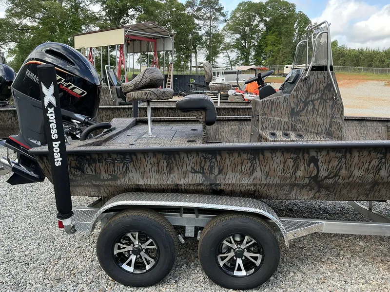 Slide: The Image of 2025 Xpress Hyper-Lift Bay Series 210 BAY-175 HP boat with Yamaha engine on trailer. - 8