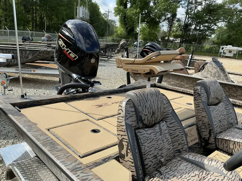 Slide: The Image of 2025 Xpress Hyper-Lift Crappie Series H20 boat with camo seats and Yamaha motor. - 4