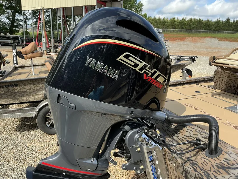 Slide: The Image of 2025 Xpress Hyper-Lift Crappie Series H20 boat with Yamaha SHO VMAX engine. - 9