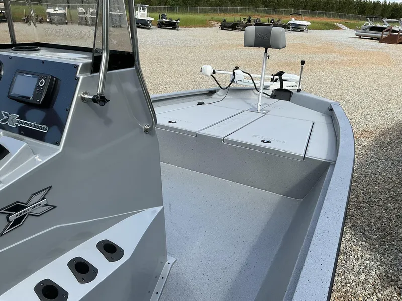 Slide: The Image of 2025 Xpress Hyper-Lift Bay Series 210 BAY-175 HP boat, featuring sleek design and advanced controls. - 4