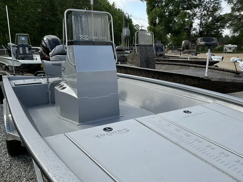 Slide: The Image of Xpress Hyper-Lift Bay Series 210 BAY-175 HP 2025 - 8