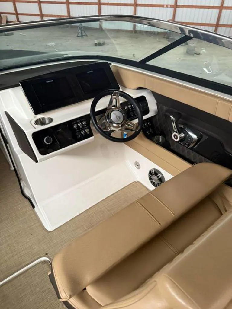 Slide: The Image of Sea Ray SLX 280 2023 - 2