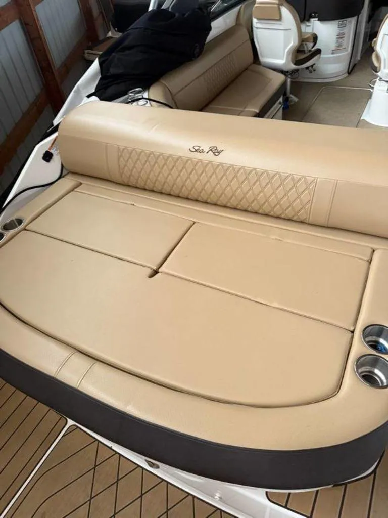 Slide: The Image of Sea Ray SLX 280 2023 - 3