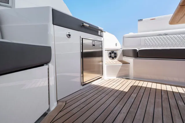 Slide: The Image of Sea Ray SLX 280 2023 - 41