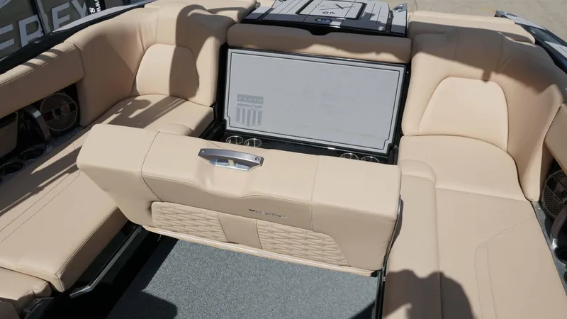 Slide: The Image of MasterCraft X24 2022 - 13