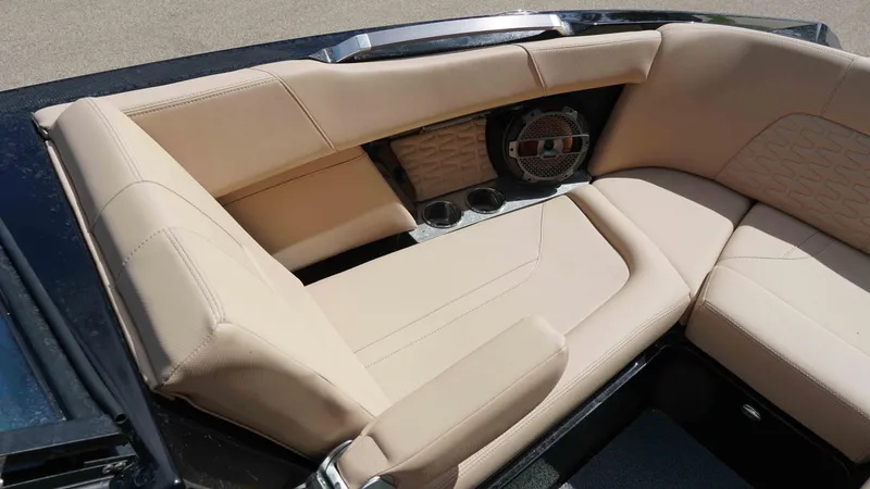 Slide: The Image of MasterCraft X24 2022 - 15