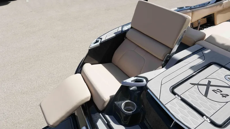 Slide: The Image of MasterCraft X24 2022 - 5