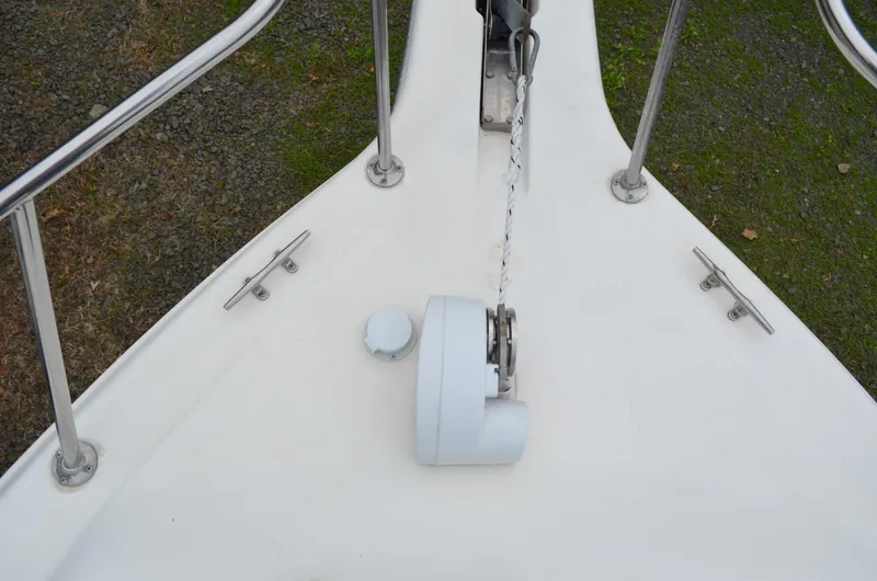 Slide: The Image of Bow of 1996 Rinker 300 Fiesta Vee with anchor chain and cleats. - 12