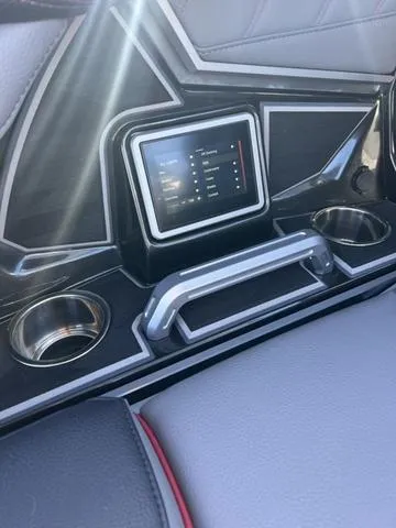 Slide: The Image of Tigé 23ZX 2024 - 10