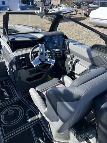 Slide: The Image of Tigé 23ZX 2024 - 11