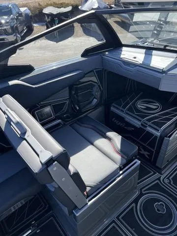 Slide: The Image of Tigé 23ZX 2024 - 12