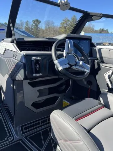 Slide: The Image of Tigé 23ZX 2024 - 13