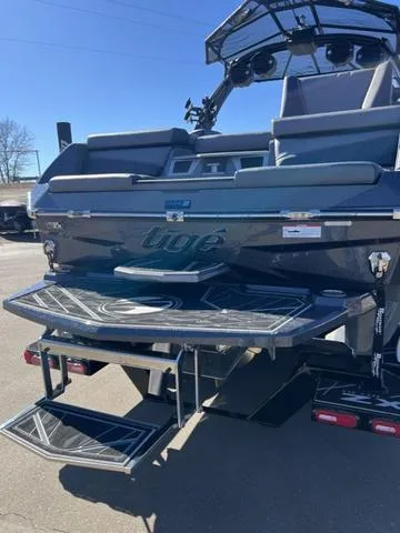 Slide: The Image of Tigé 23ZX 2024 - 6