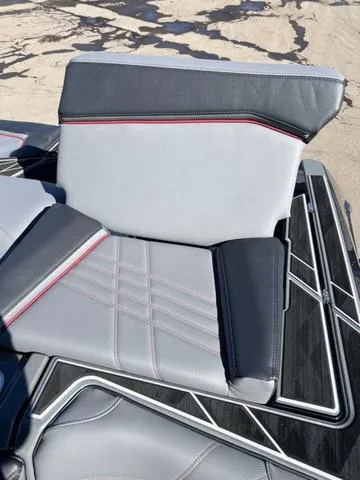 Slide: The Image of Tigé 23ZX 2024 - 8