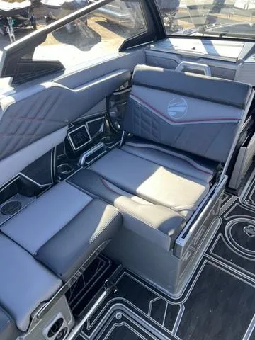 Slide: The Image of Tigé 23ZX 2024 - 9