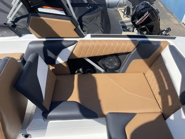 Slide: The Image of Tigé Z1 2024 - 10