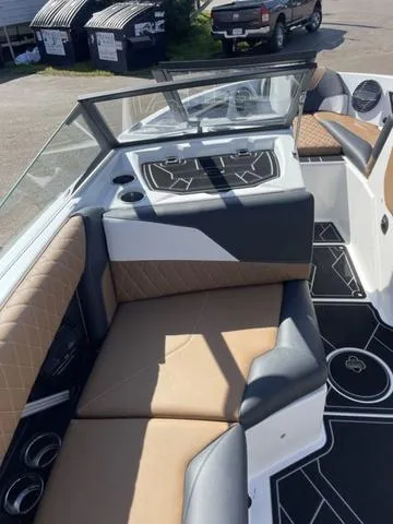 Slide: The Image of Tigé Z1 2024 - 12