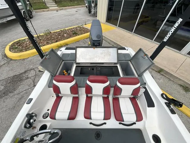 Slide: The Image of 2007 Stratos 176XT boat interior with red and white seats, open storage compartments. - 15