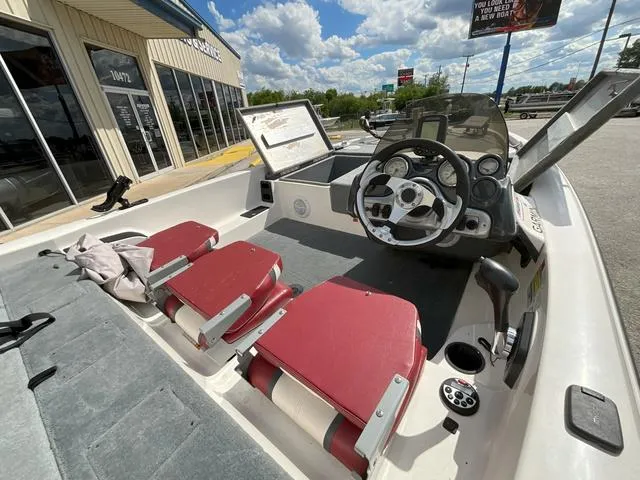 Slide: The Image of 2007 Stratos 176XT boat with blue and white design, featuring elevated seating. - 6