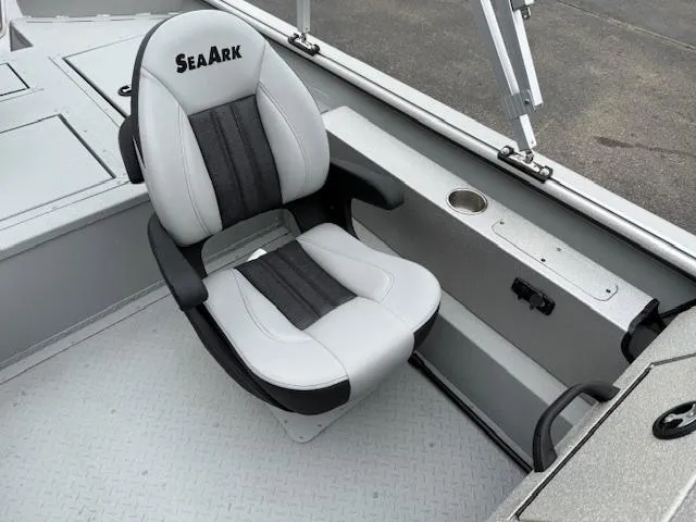 Slide: The Image of SeaArk Big Easy / SUZUKI DF250 2025 - 16