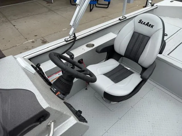 Slide: The Image of SeaArk Big Easy / SUZUKI DF250 2025 - 17