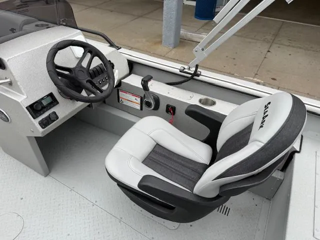 Slide: The Image of SeaArk Big Easy / SUZUKI DF250 2025 - 8