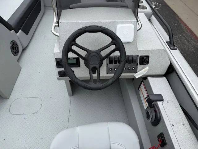 Slide: The Image of SeaArk Big Easy / SUZUKI DF250 2025 - 9