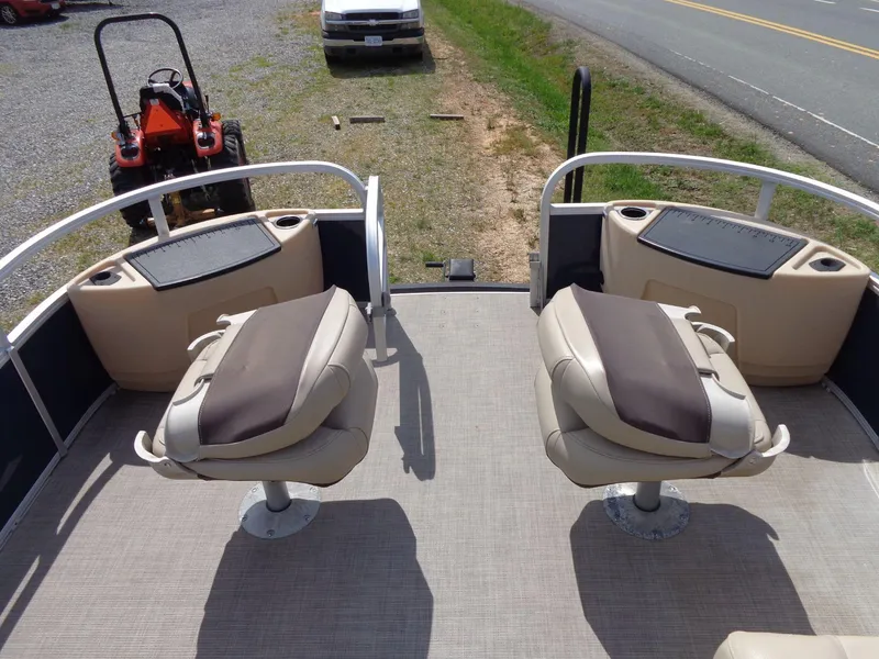 Slide: The Image of 2019 Sun Tracker Fishin' Barge 22 DLX with swivel seats and fishing station. - 11