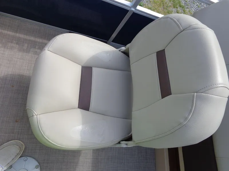 Slide: The Image of 2019 Sun Tracker Fishin' Barge 22 DLX boat seat, beige upholstery, top view. - 43