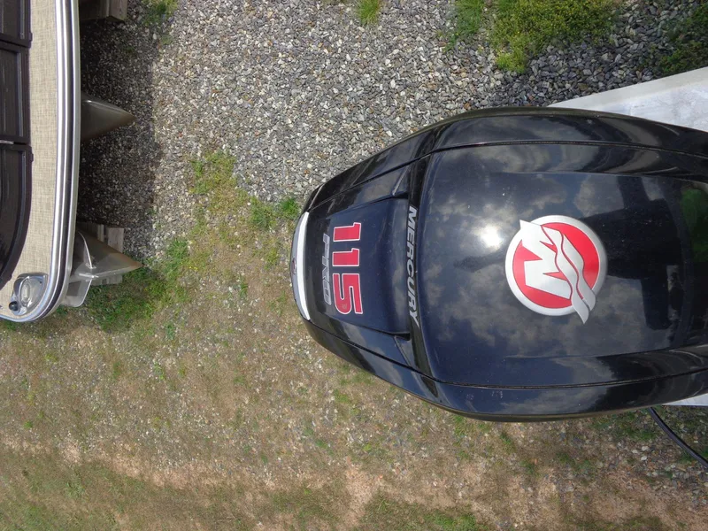Slide: The Image of Mercury 115 outboard motor on 2019 Sun Tracker Fishin' Barge 22 DLX, gravel background. - 47