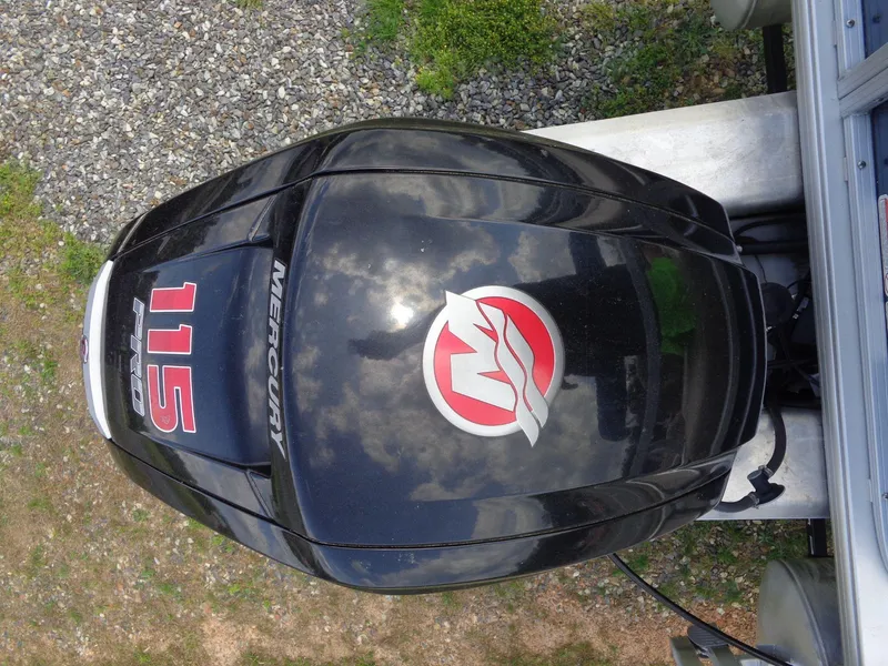Slide: The Image of Mercury 115 Pro outboard motor on 2019 Sun Tracker Fishin' Barge 22 DLX. - 48