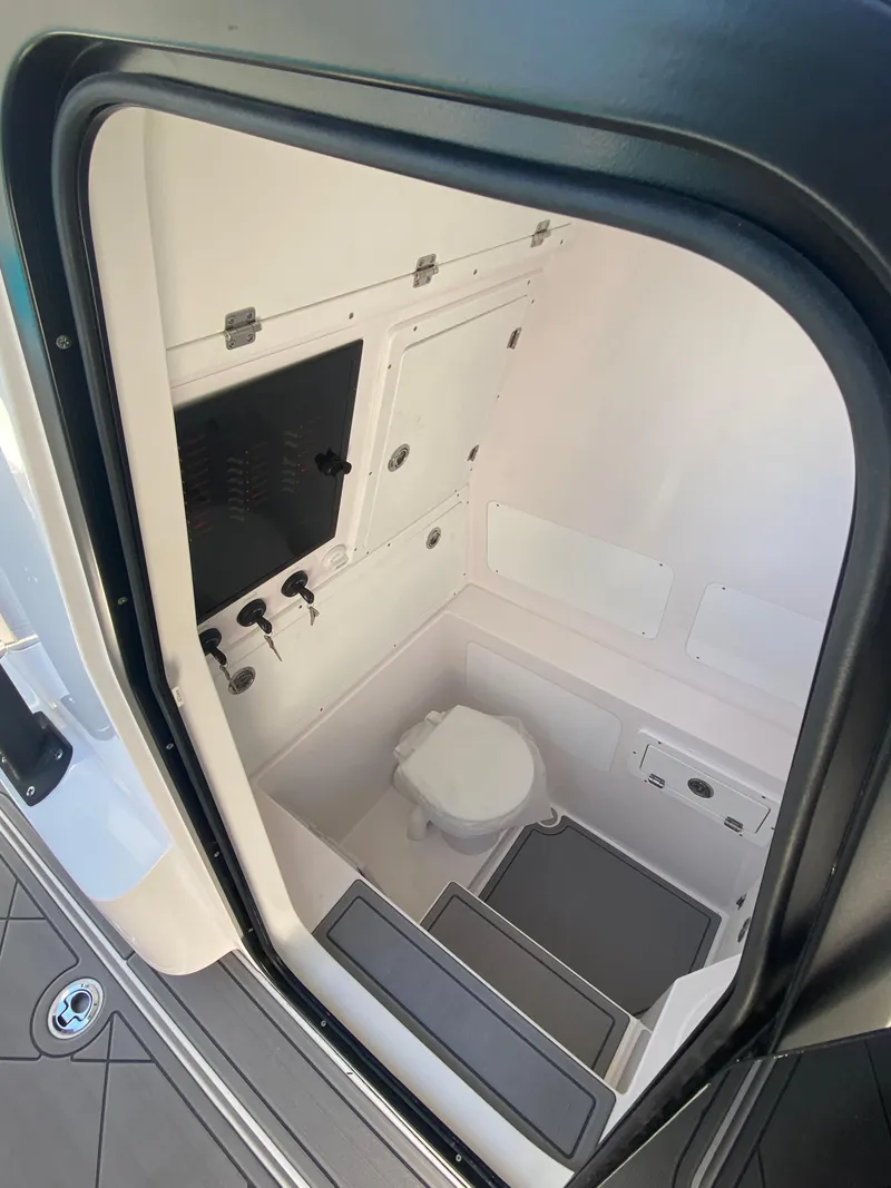 Slide: The Image of Reef Runner 280 Open 2026 - 22