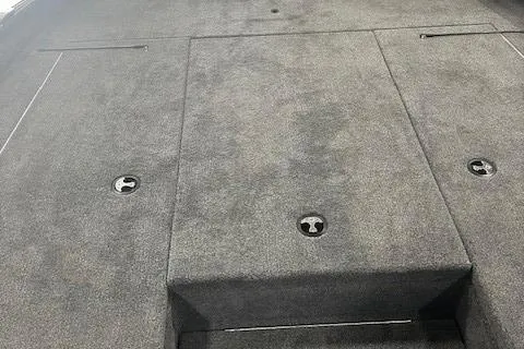 Slide: The Image of Tracker Savage 215 2025 - 97