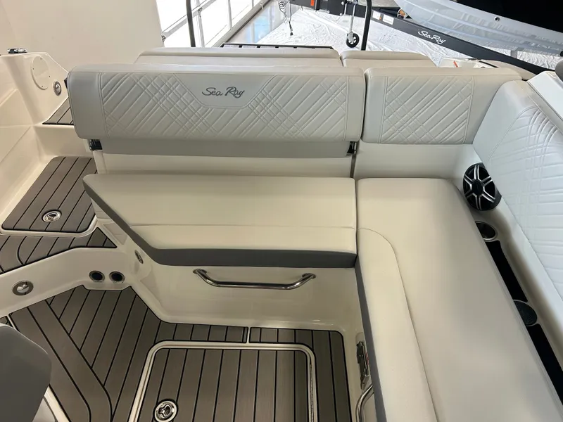 Slide: The Image of Sea Ray SDX 230 2026 - 8