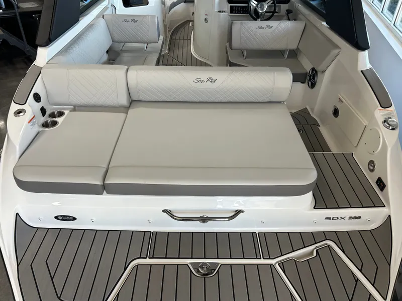 Slide: The Image of Sea Ray SDX 230 2026 - 4
