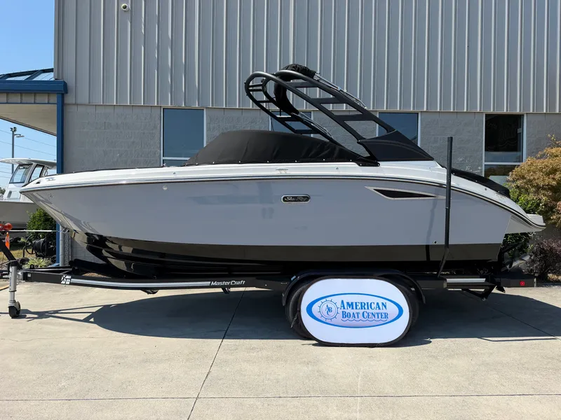 The Image of Sea Ray SDX 230 2026 - 0