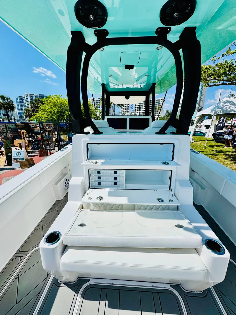 Slide: The Image of Reef Runner 340 Open 2026 - 6