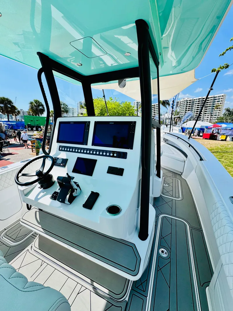 Slide: The Image of Reef Runner 340 Open 2026 - 7