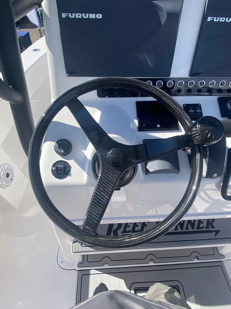 Slide: The Image of Reef Runner 230 C Open 2026 - 10