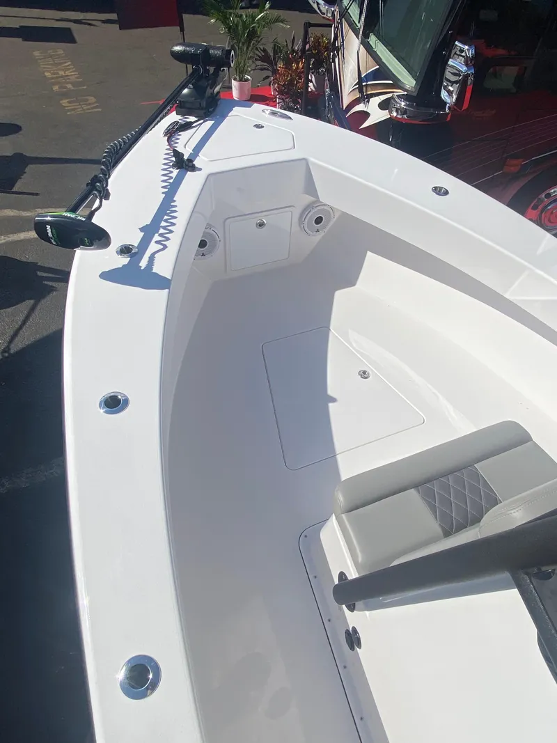 Slide: The Image of Reef Runner 230 C Open 2026 - 8